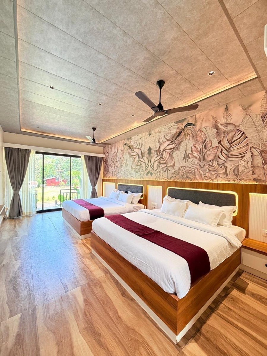Premium AC cottage with tropical mural and twin beds