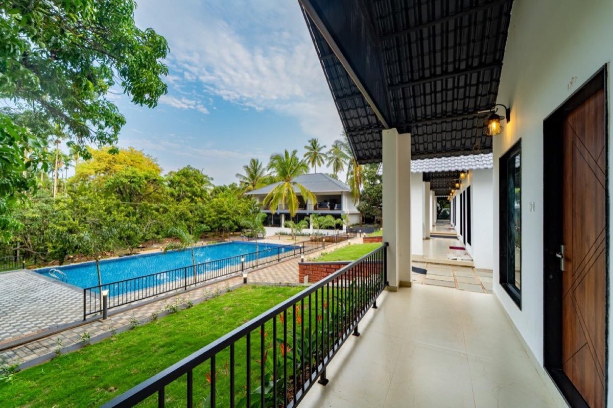 Aerial view of Vanatara Inn and pool